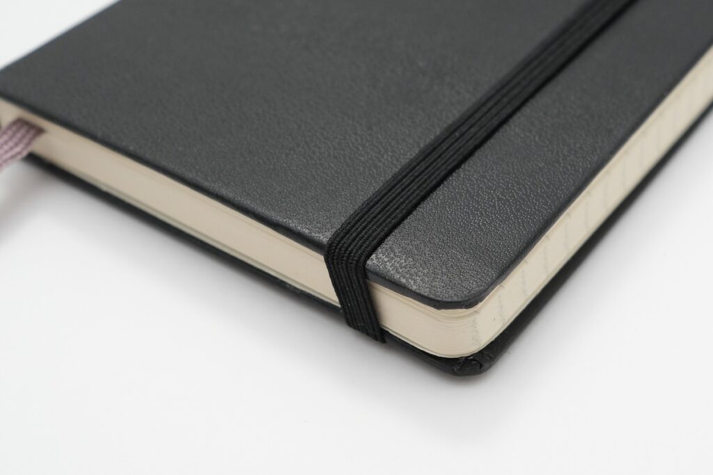 モレスキンノートの角