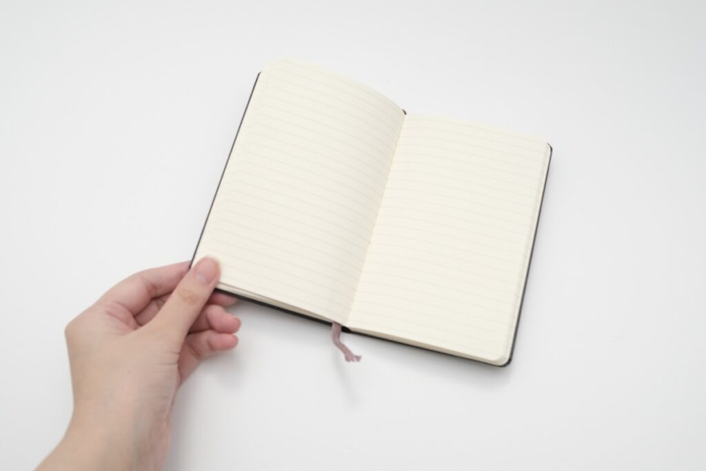 モレスキンノートを開く