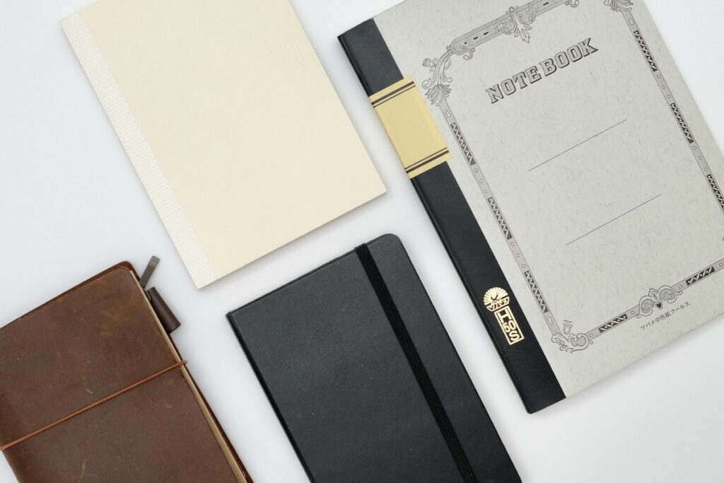 大小さまざまなノート