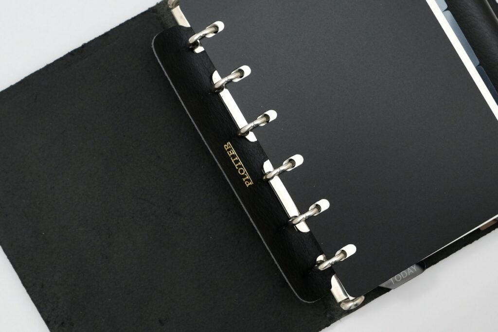 リフィルを挟んだシステム手帳プロッター