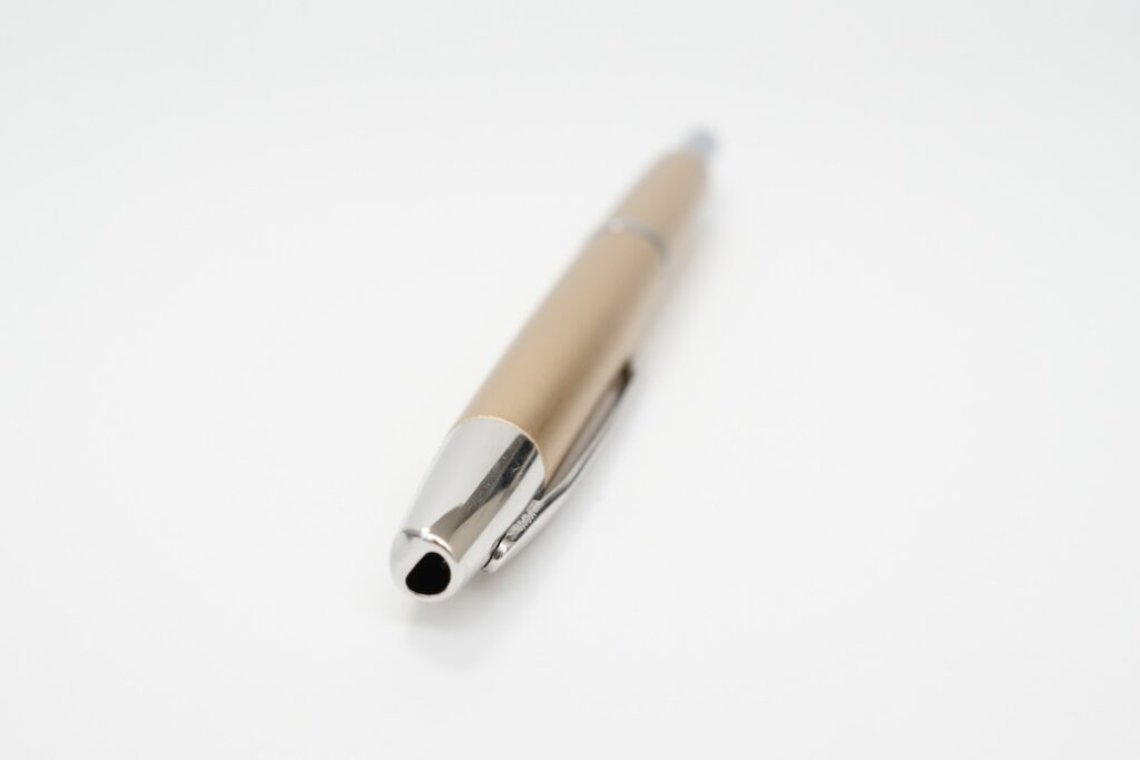 キャップレス万年筆